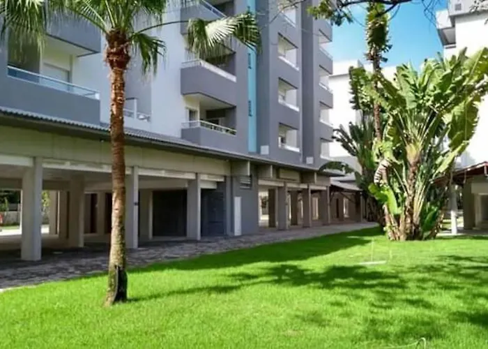 Varanda Gourmet, Ar Condicionado, Elevador 05 Piscinas no Condomínio Passaredo Ubatuba